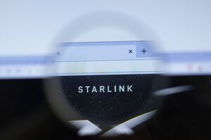 По словам Федорова, сейчас в Украине работают более 10 тыс. станций спутникового интернета Starlink