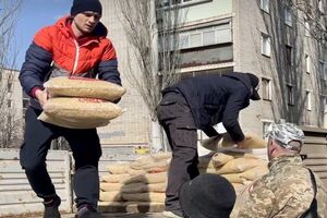 Серед іншої допомоги компанія закупила й передала харчові продукти для жителів Миколаївської, Дніпропетровської, Донецької та Запорізької областей