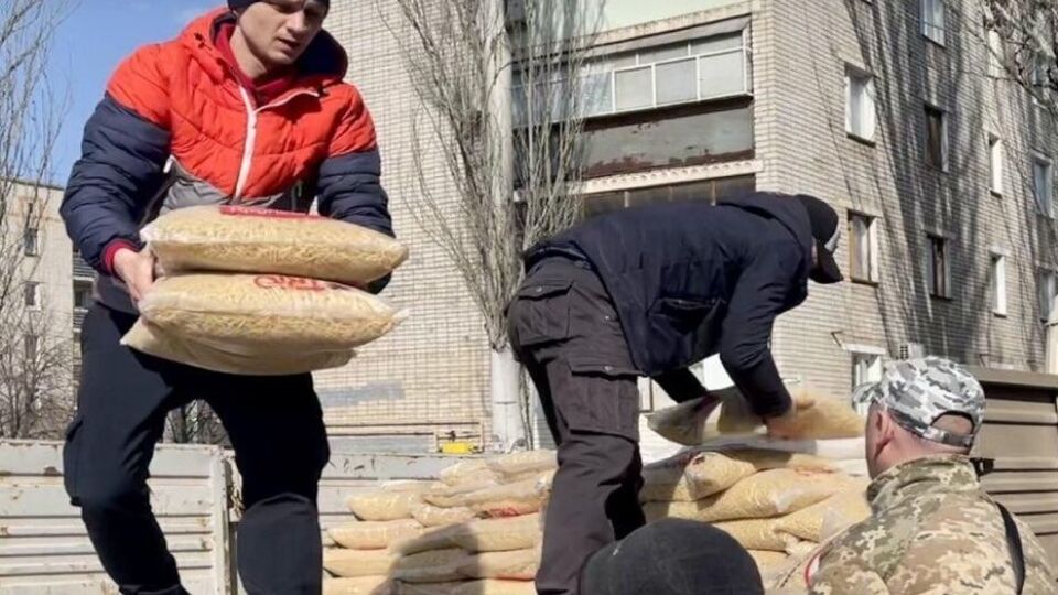Серед іншої допомоги компанія закупила й передала харчові продукти для жителів Миколаївської, Дніпропетровської, Донецької та Запорізької областей