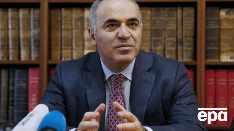 Каспаров: Представьте, что 10 лет назад к вам приходит человек с рукописью: президент Украины – еврей просит немецкие танки для отражения российской агрессии. Человеку сразу вызывают "скорую"