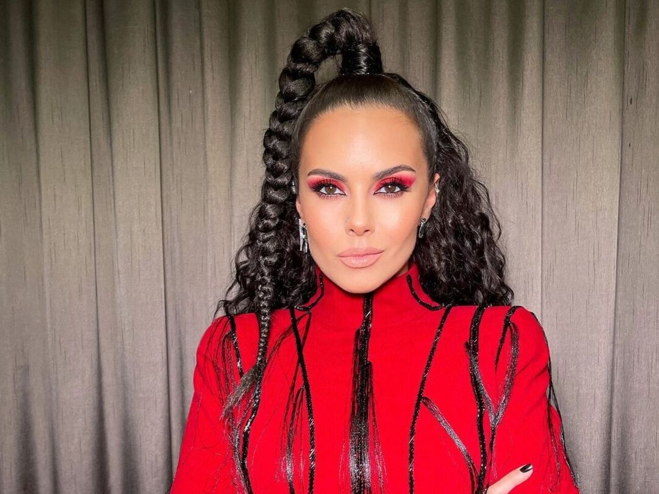 NK заспівала разом із колегами