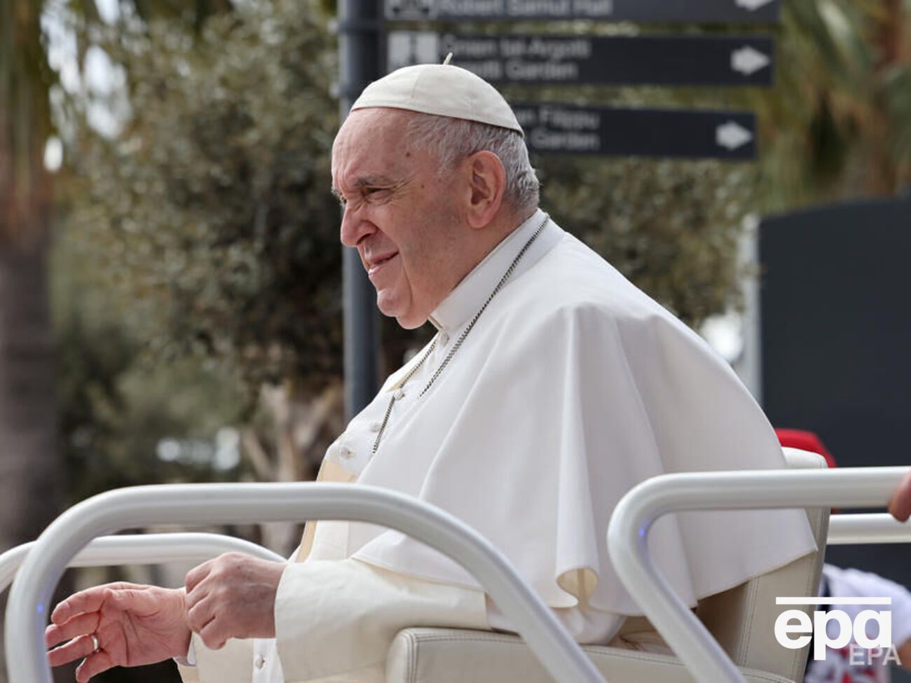 В марте президент Зеленский приглашал папу римского (на фото) посетить Украину