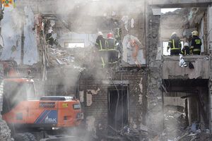 Рятувальники продовжують роботи в будівлі, що обвалилася