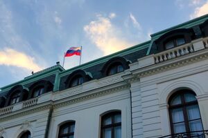 В Facebook российского посольства в Чехии пока значится его старый адрес