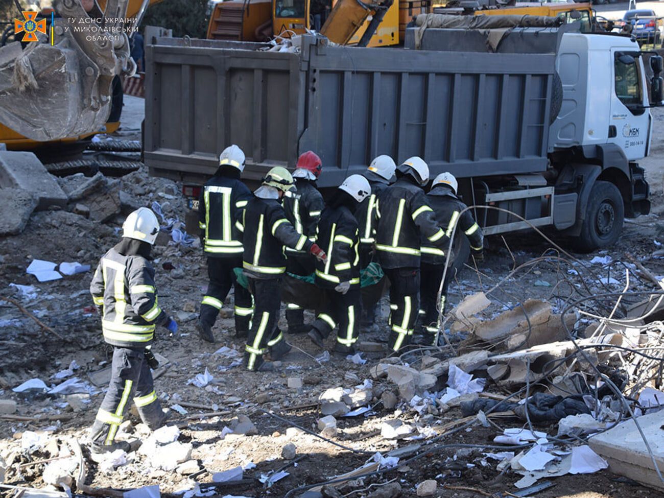Под завалами здания Николаевской ОГА продолжают находить тела погибших