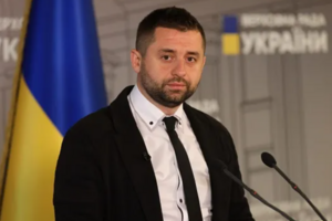 Арахамія: Звичайно, треба, щоб Росія вивела всі свої війська на мінімально туди, де вони знаходилися станом на 23 лютого