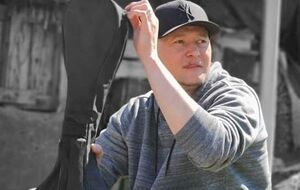 28 марта Хлывнюк сообщил, что Гилмор предложил записать ему совместный трек в поддержку Украины