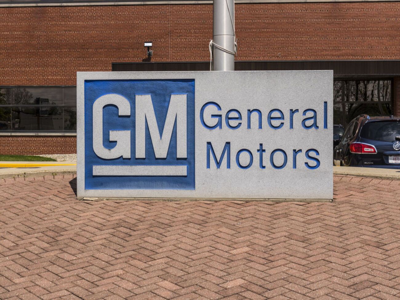 General Motors начала увольнять сотрудников российского офиса