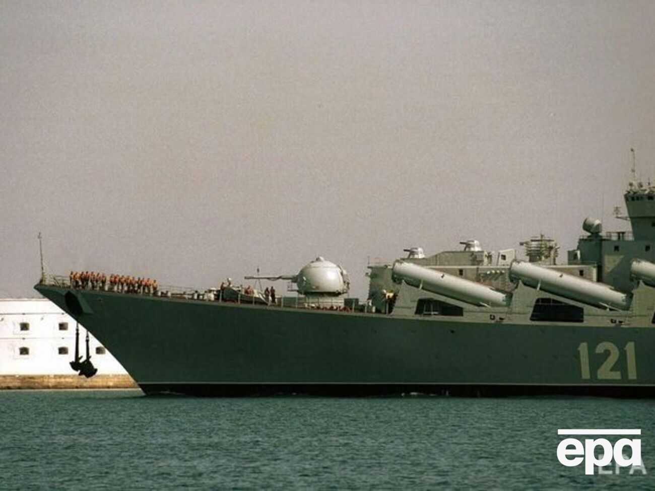 Всего уже известны имена двух погибших моряков и семи пропавших без вести срочников с крейсера "Москва"