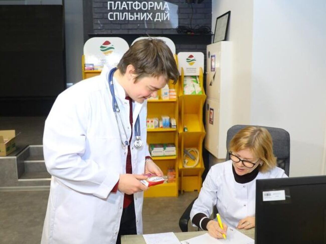 100 человек обратились в центр за медицинской помощью