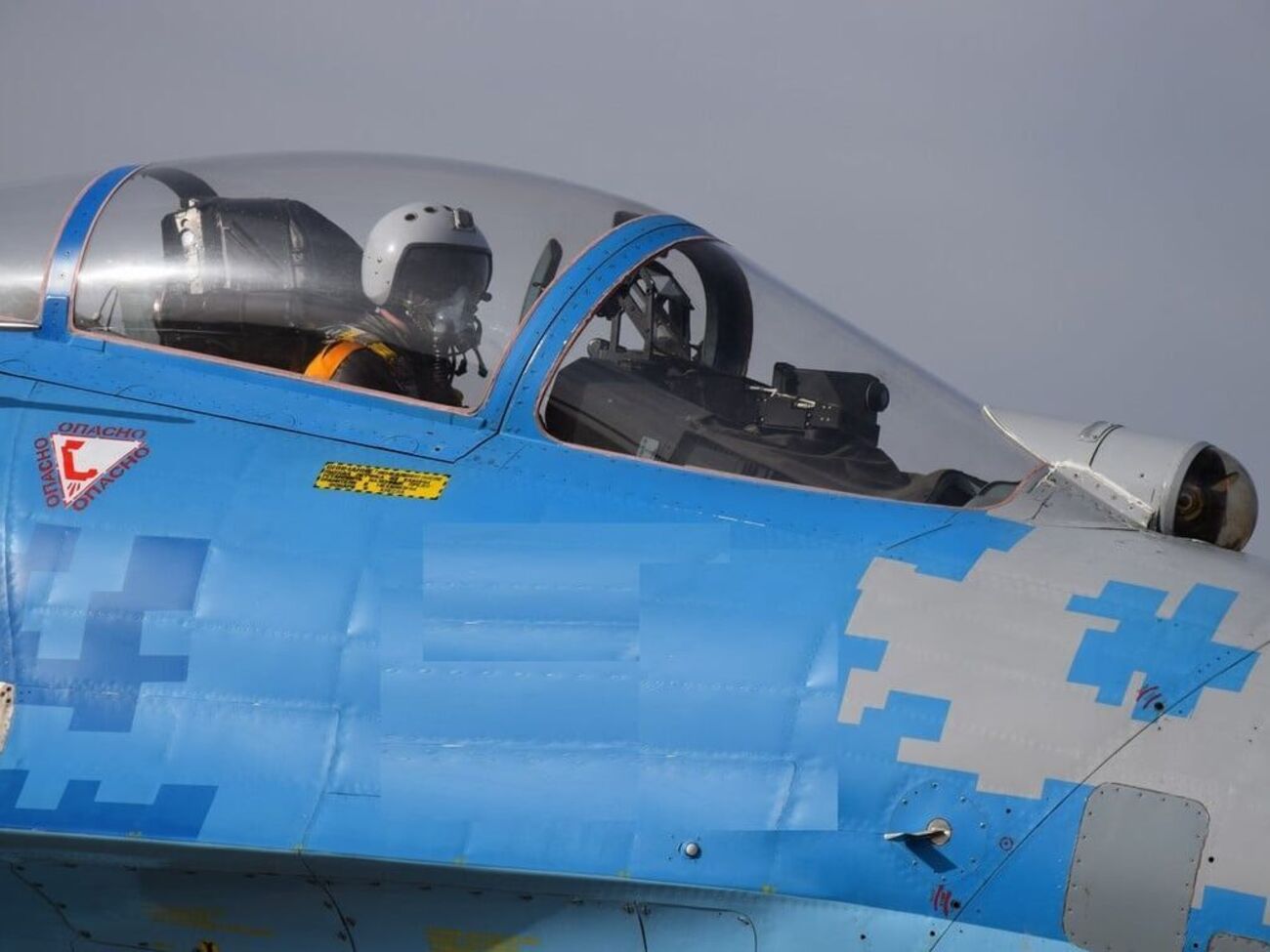 В Украину продолжает поступать вооружение и военная техника, отметили в ОПУ