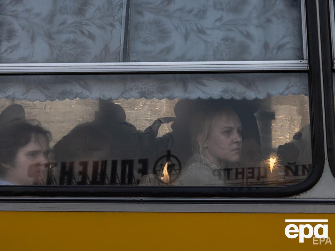 Подоляк:&nbsp;90% людей, которых забрали в РФ, вынуждены были туда уехать, потому что гуманитарных коридоров в Украину не было