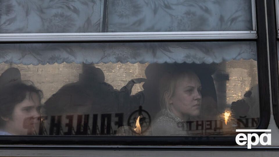 Подоляк: 90% людей, которых забрали в РФ, вынуждены были туда уехать, потому что гуманитарных коридоров в Украину не было