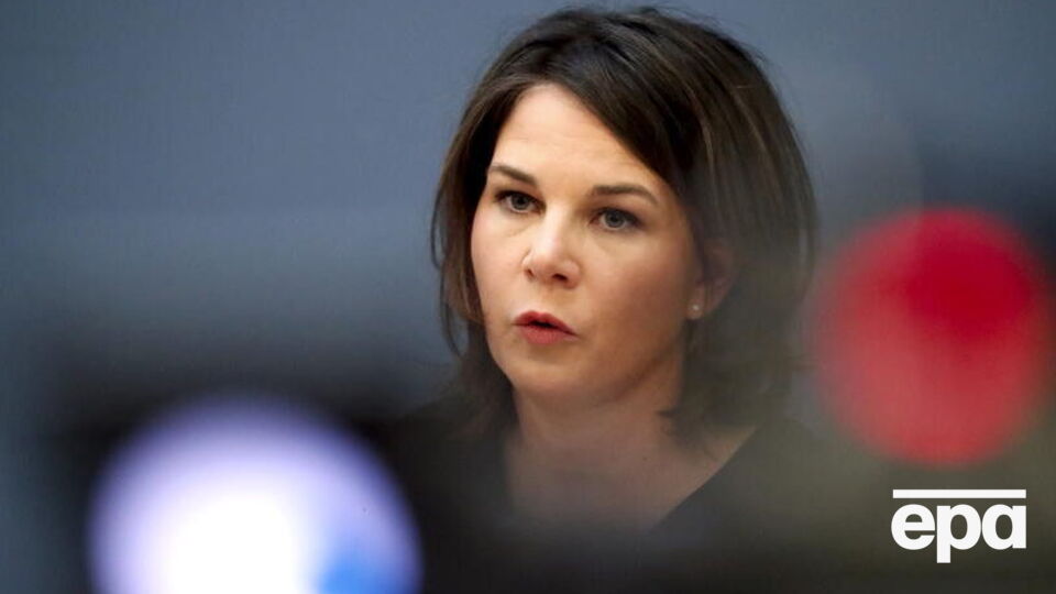 Бербок: Ми удвічі скоротимо нафту до літа й вийдемо на нуль до кінця року, а потім буде газ