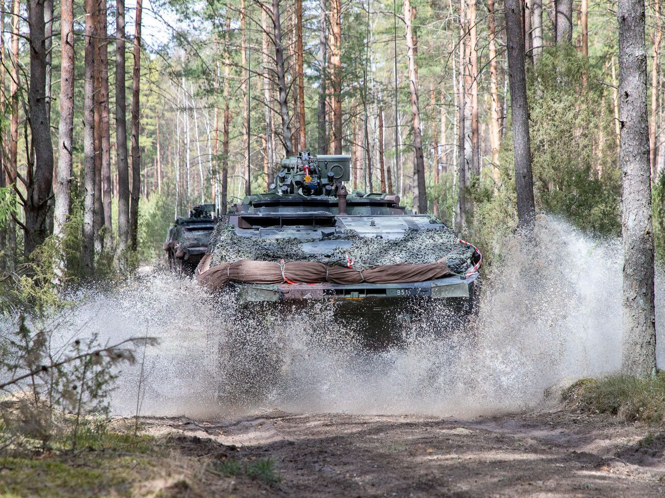 Нидерланды отправят в Украину более тяжелую технику, в том числе бронетехнику, отметил Рютте