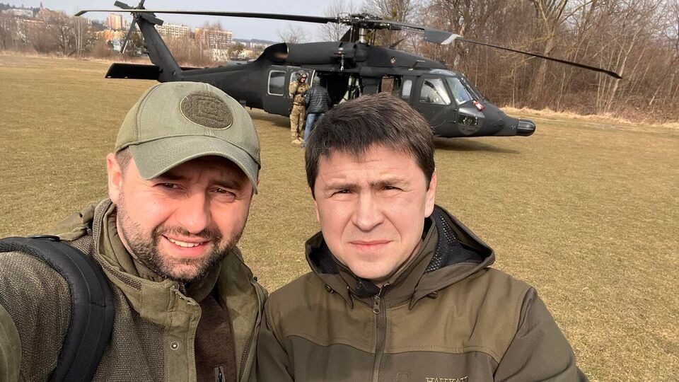 Арахамия и Подоляк готовы ехать в Мариуполь на переговоры, чтобы договориться об эвакуации защитников города и мирного населения