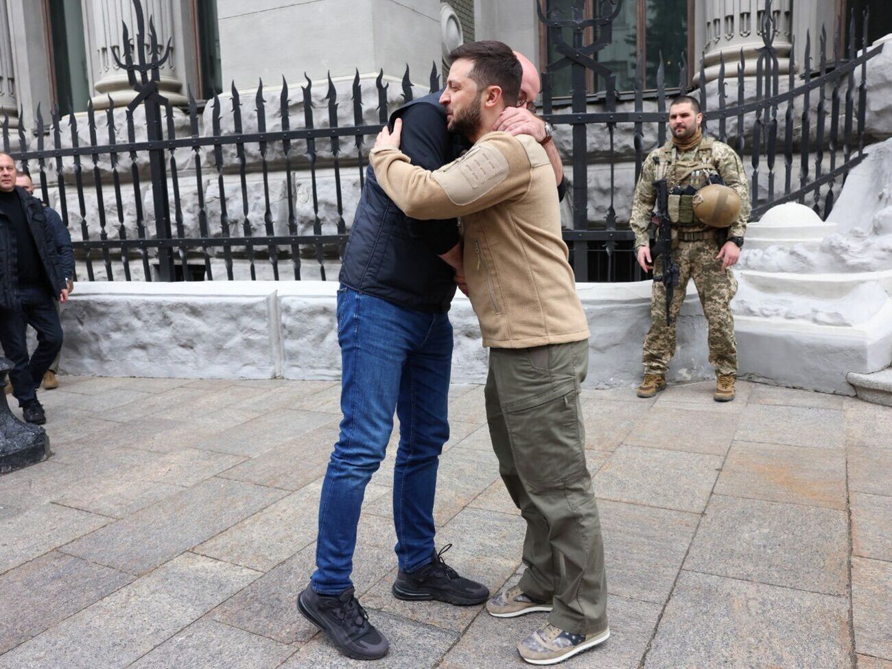 Глава Евросовета приехал в Украину, он посетил Бородянку, встретился с Зеленским и начал твитить на украинском. Фоторепортаж