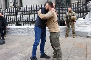 Глава Евросовета приехал в Украину, он посетил Бородянку, встретился с Зеленским и начал твитить на украинском. Фоторепортаж
