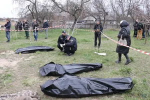 У двох могилах виявили тіла дев'яти мирних жителів