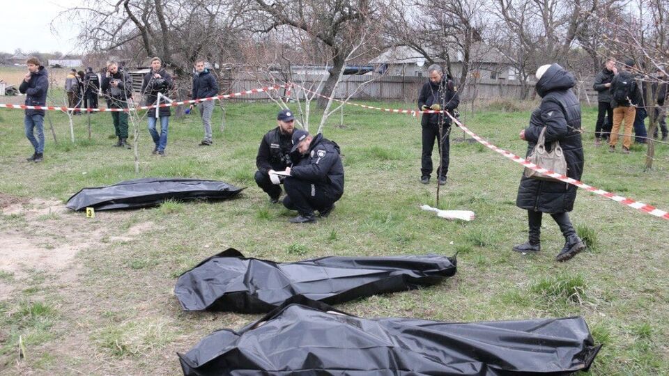 В двух могилах обнаружили тела девяти мирных жителей