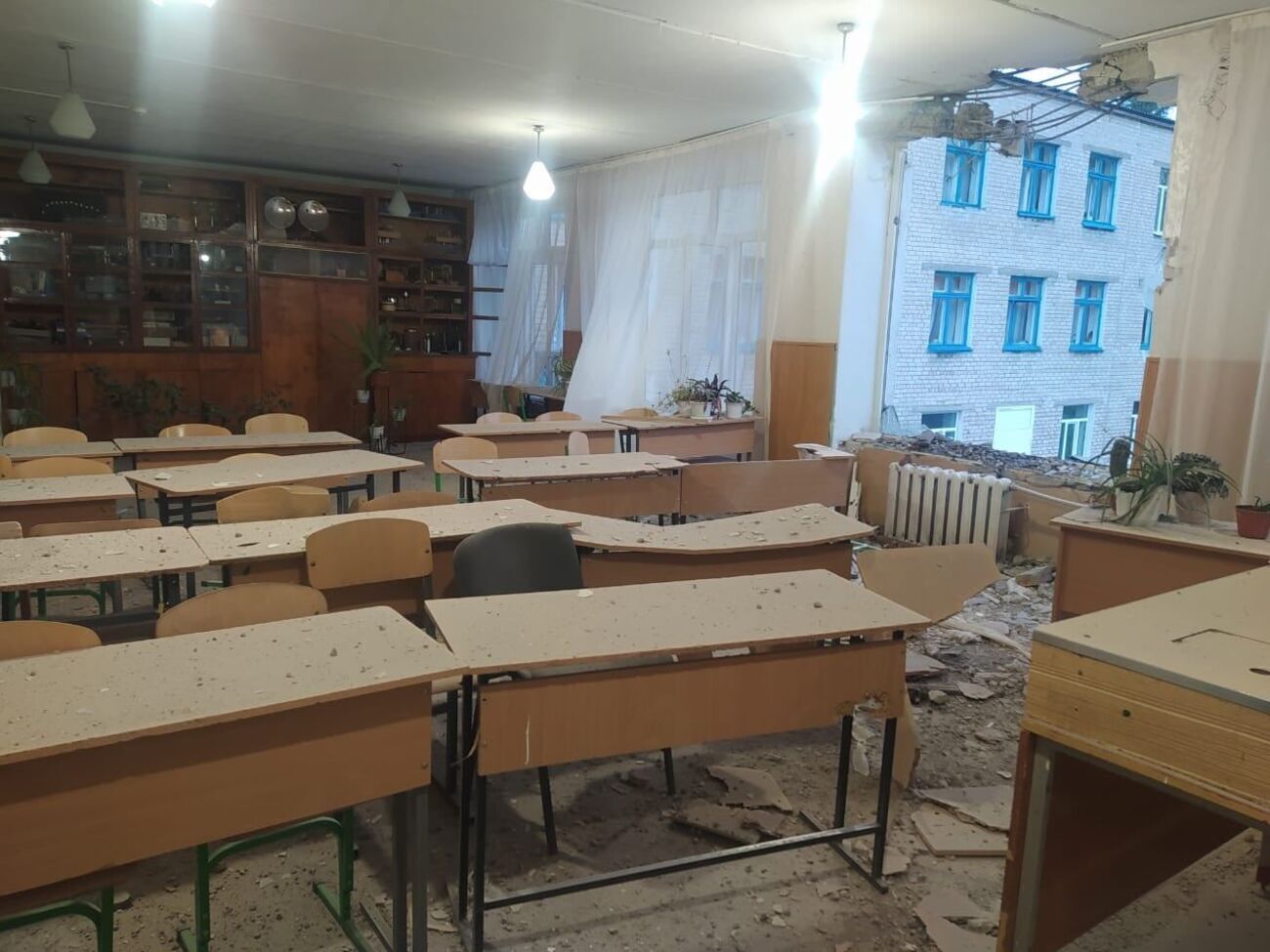 Оккупанты 20 апреля обстреляли школу