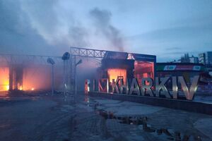 Через обстріли загорілися торгові павільйони на площі понад 1500 м²