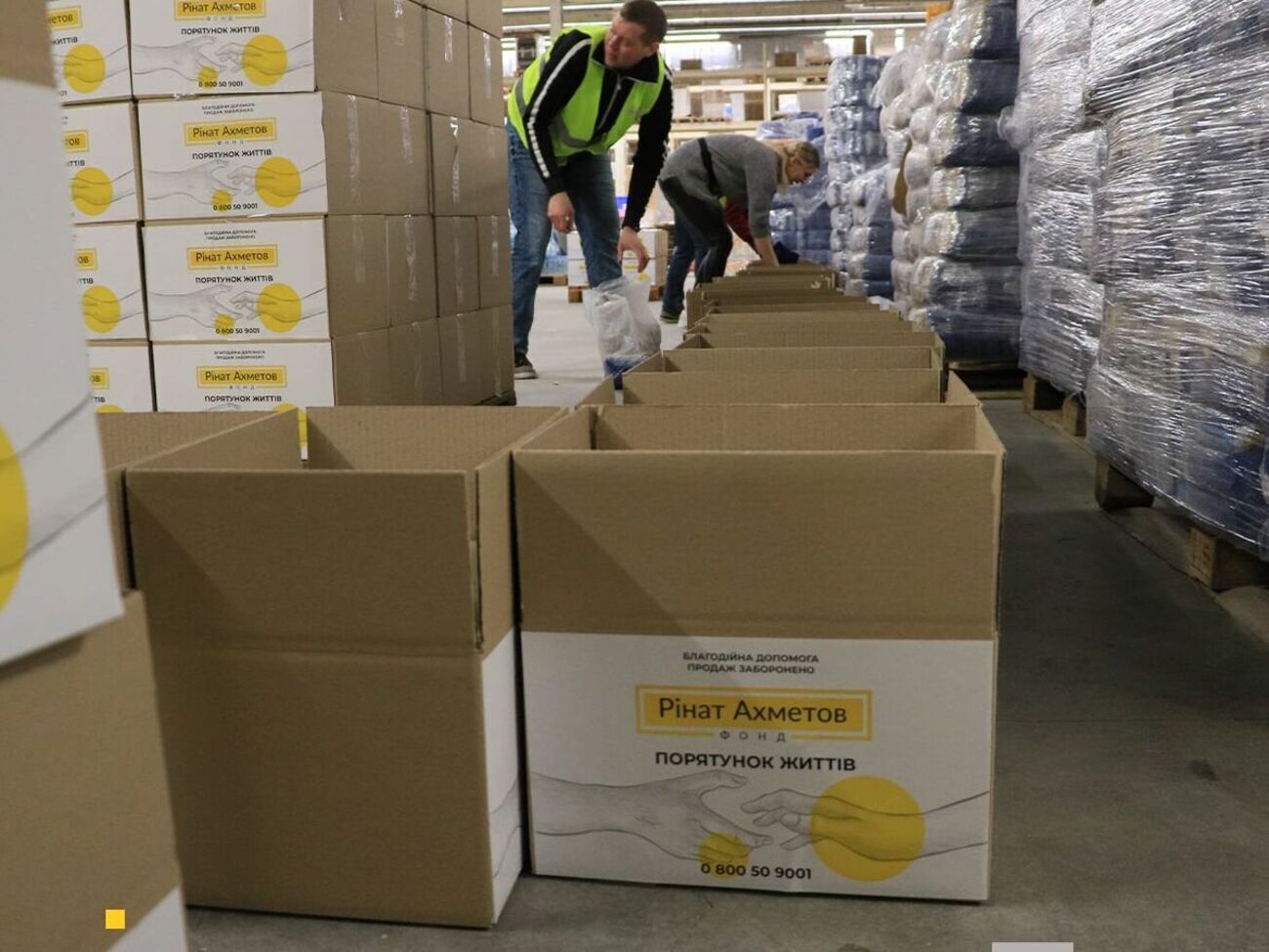 Набори отримають соціально незахищені категорії населення, серед яких багатодітні сім'ї, самотні матері, діти з інвалідністю, а також вимушені переселенці та постраждалі від війни сім'ї