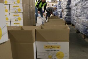 Набори отримають соціально незахищені категорії населення, серед яких багатодітні сім'ї, самотні матері, діти з інвалідністю, а також вимушені переселенці та постраждалі від війни сім'ї