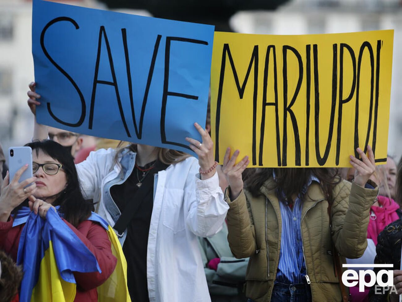 В Лиссабоне прошла акция в поддержку Мариуполя. Фоторепортаж