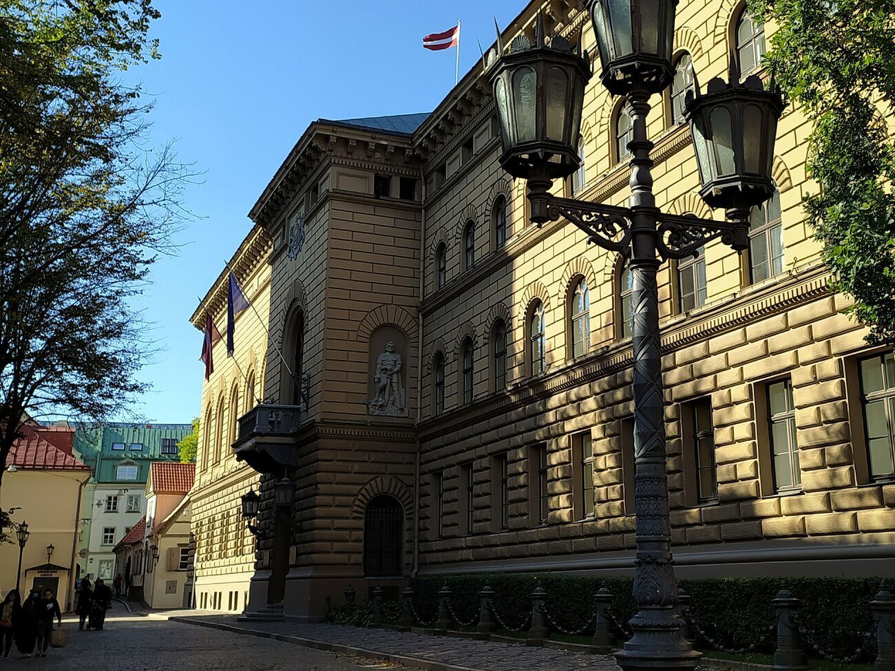 В парламенте Латвии подчеркнули, что осуждают военные преступления, совершенные российскими оккупантами