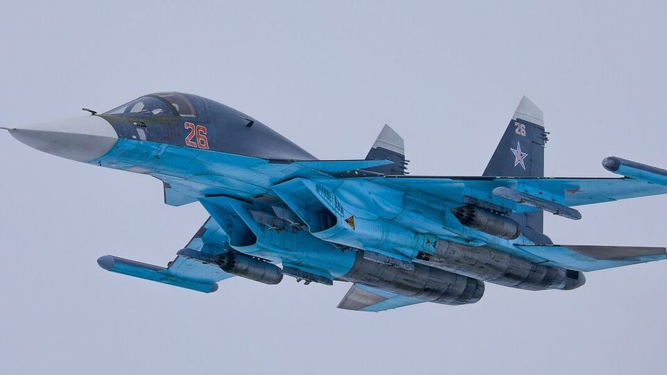 Неизвестно, выжили ли пилоты российского Су-34, так как самолет упал на подконтрольную РФ территорию, сообщили в ОМБр