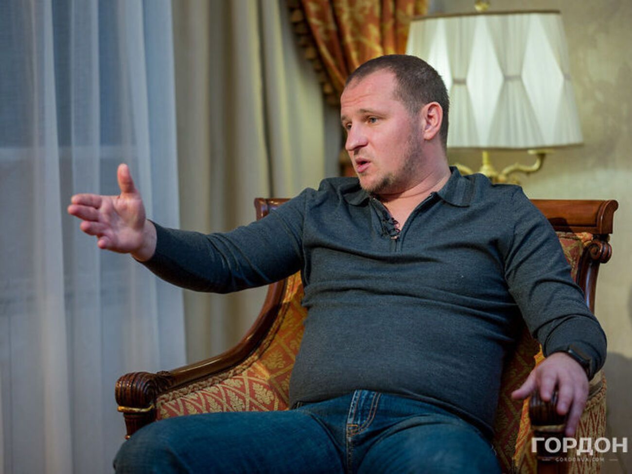 Алієв: Його батько в Луцьку перебуває в теробороні. А ця падла сидить у Пітері на дупі рівно і заробляє гроші