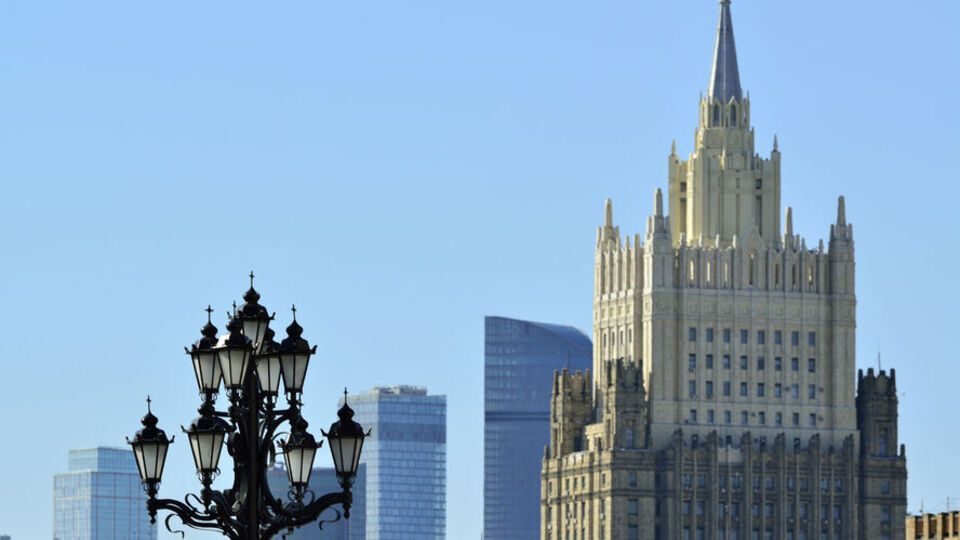 Чиновников консульских миссий стран Балтии МИД России объявил "persona nоn grata"