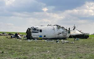 Самолет, по предварительной информации, задел опору электросети и упал