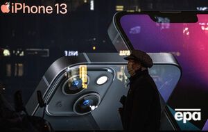 Окупант поскаржився дружині, що не зможе привезти 63 iPhone 13-й Pro Max