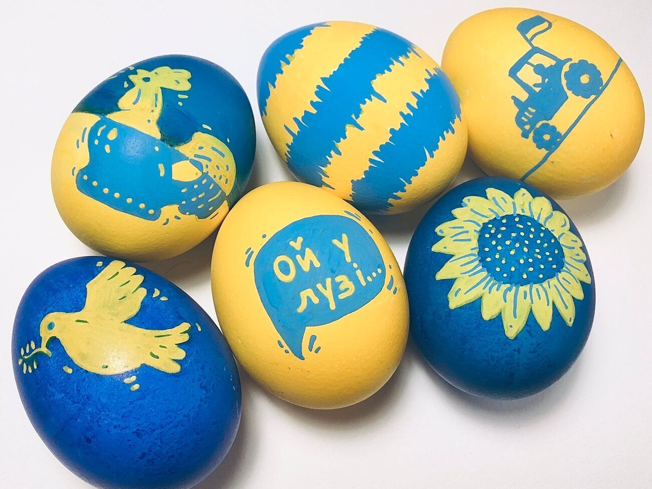 Дизайнер в качестве декора использовала также изображения&nbsp;петушка&nbsp;и трактора, которые стали символами&nbsp;стойкости и смелости украинцев во время войны