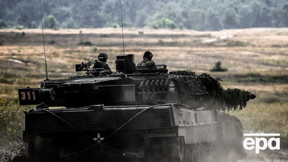 Согласно результатам опроса, поставки тяжелого вооружения Украине поддерживают 43% немцев