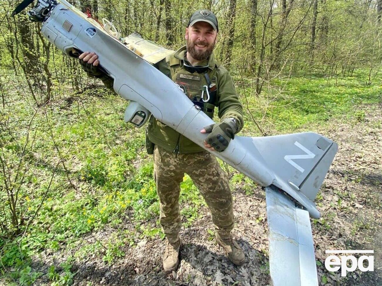 Украинские военные уничтожают российских оккупантов и их технику