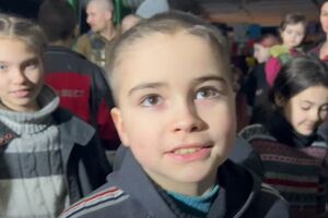 Семьи, которые живут в подвалах завода, просят гарантий, чтобы вывезти детей