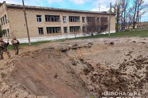 Под обстрелы попали жилые дома, школа, детский лагерь, ферма, админздания