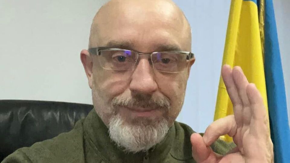 Завтра будуть "нові пасочки" для Збройних сил України, сказав 23 квітня Резніков