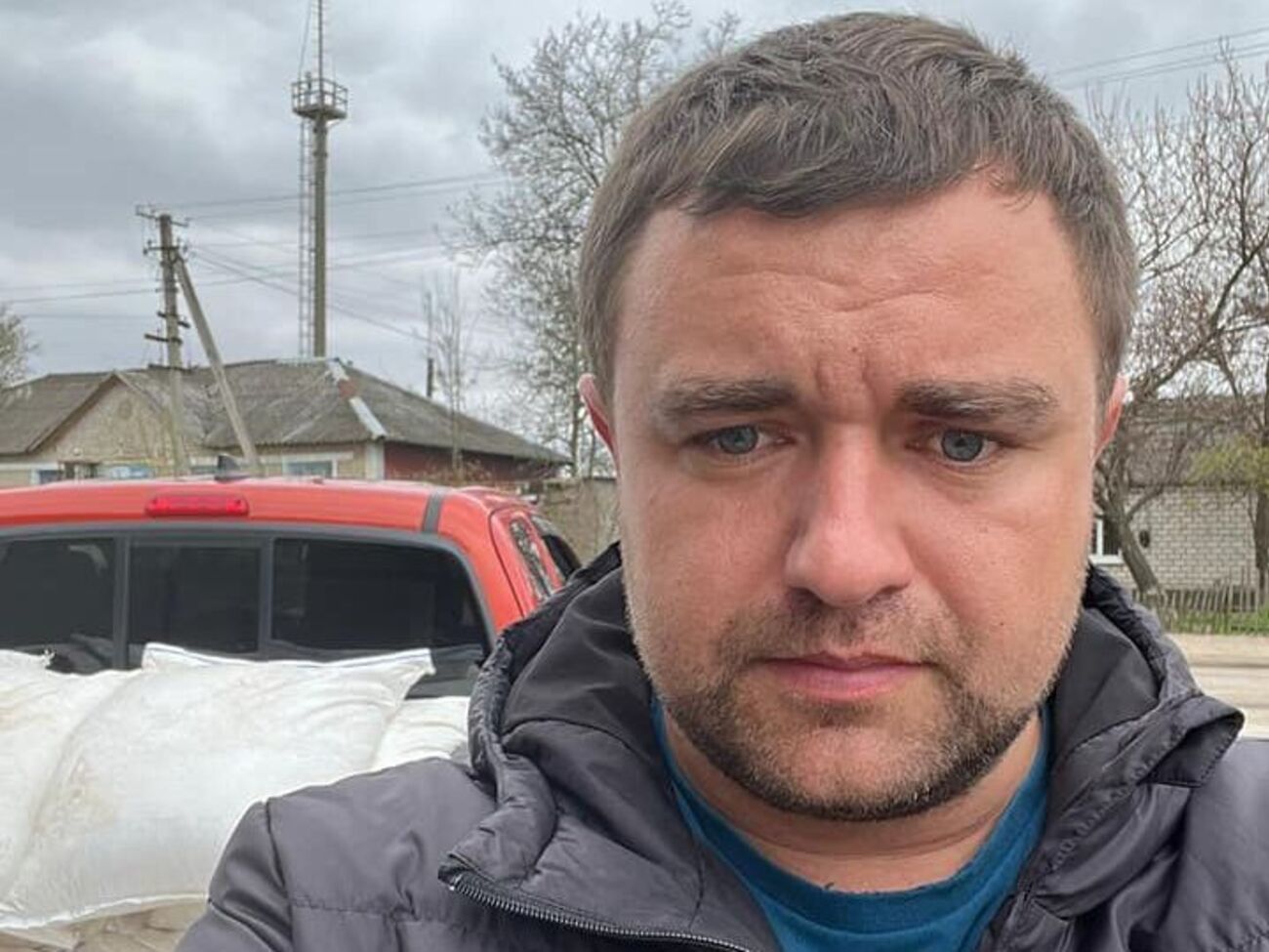 Ковалев находится на временно оккупированной территории Херсонской области и, по его словам, помогает "держать оборону и преодолевать гуманитарный кризис"