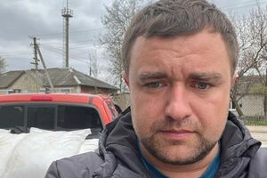 Ковалев находится на временно оккупированной территории Херсонской области и, по его словам, помогает "держать оборону и преодолевать гуманитарный кризис"