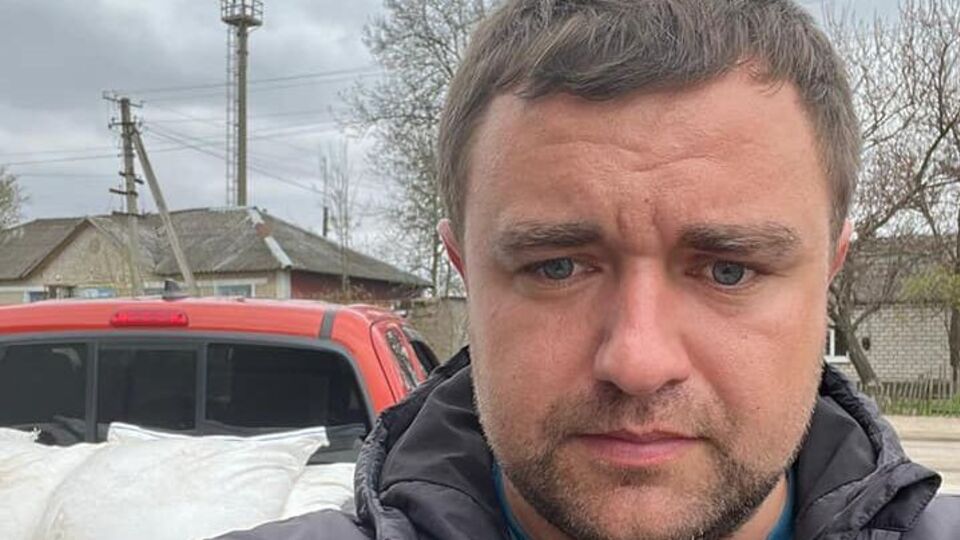 Ковалев находится на временно оккупированной территории Херсонской области и, по его словам, помогает "держать оборону и преодолевать гуманитарный кризис"