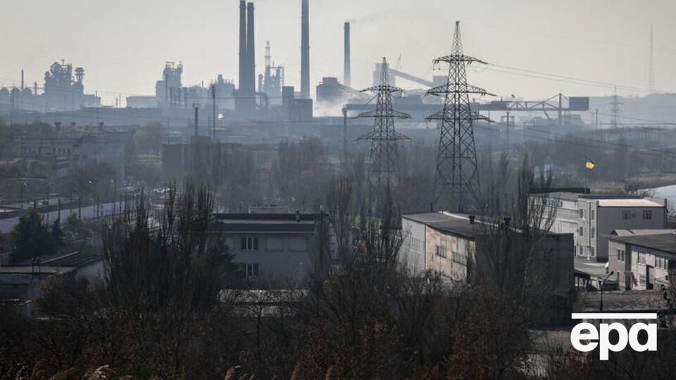 Захисники Маріуполя разом із мирними жителями ховаються у промзоні "Азовсталі"