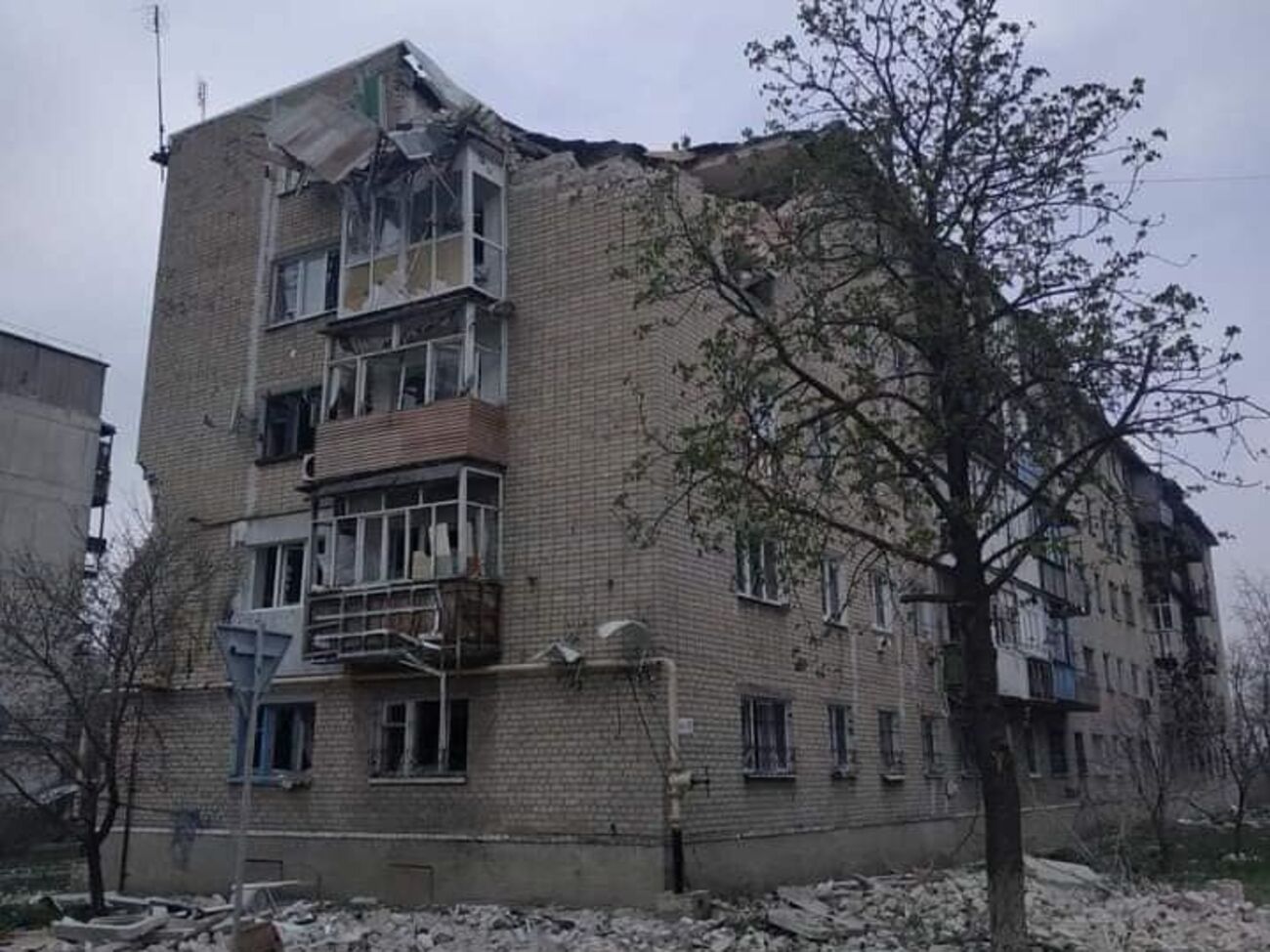 За даними ОВА, окупанти обстрілюють усі підконтрольні Україні населені пункти Луганської області