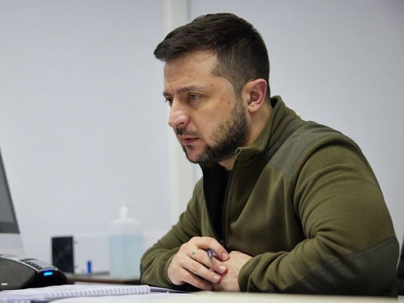 Зеленський наголосив на необхідності негайного обміну заблокованих у Маріуполі військових