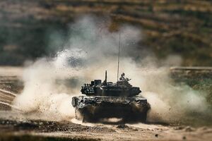 Российские танки под украинскими флагами обстреливали села на оккупированных территориях, рассказали в ВСУ