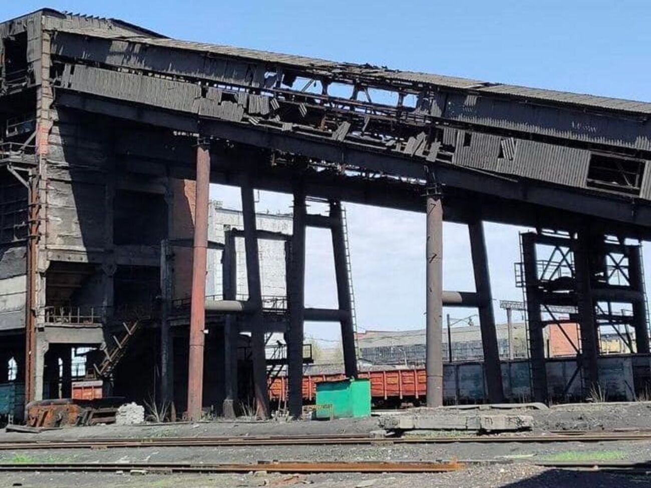 По предварительной информации, жертв на заводе нет, но погибли дети в селе неподалеку