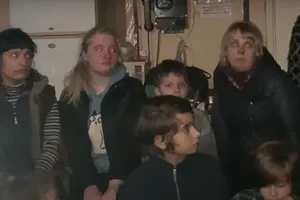 В укриттях перебувають діти і жінки